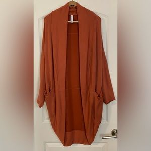 Athleta Ethereal Cocoon Wrap- Etruscan Red Size L/XL
